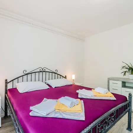 Charmantes Nur 250 Meter Zum Sandstrand Mit Privater Terrasse, Liegen, Grill *