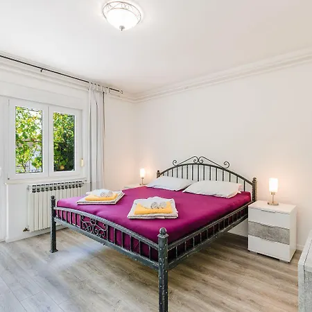 Apartamento Charmantes Nur 250 Meter Zum Sandstrand Mit Privater Terrasse, Liegen, Grill