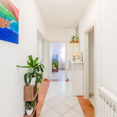 Charmantes Nur 250 Meter Zum Sandstrand Mit Privater Terrasse, Liegen, Grill Apartamento Crikvenica
