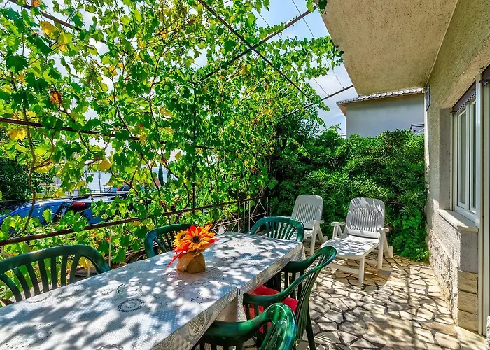 Charmantes Nur 250 Meter Zum Sandstrand Mit Privater Terrasse, Liegen, Grill Crikvenica