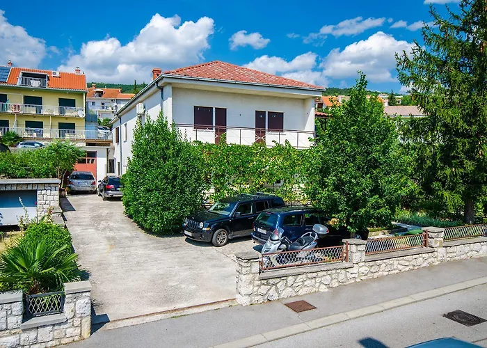 Charmantes Nur 250 Meter Zum Sandstrand Mit Privater Terrasse, Liegen, Grill * Crikvenica