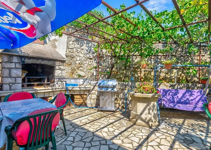 Charmantes Nur 250 Meter Zum Sandstrand Mit Privater Terrasse, Liegen, Grill Crikvenica
