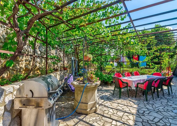 Charmantes Nur 250 Meter Zum Sandstrand Mit Privater Terrasse, Liegen, Grill Crikvenica