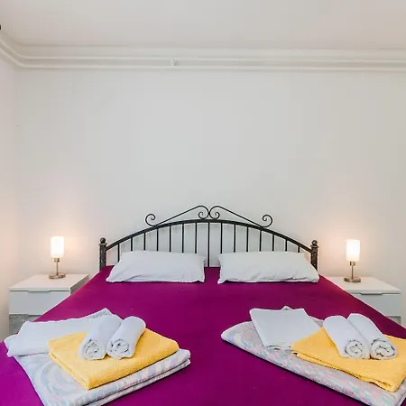 Charmantes Nur 250 Meter Zum Sandstrand Mit Privater Terrasse, Liegen, Grill 公寓