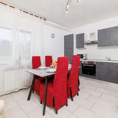 公寓 Charmantes Nur 250 Meter Zum Sandstrand Mit Privater Terrasse, Liegen, Grill