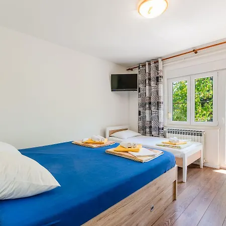 公寓 Charmantes Nur 250 Meter Zum Sandstrand Mit Privater Terrasse, Liegen, Grill