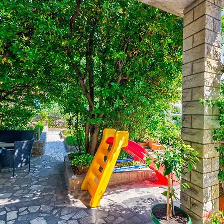 Charmantes Nur 250 Meter Zum Sandstrand Mit Privater Terrasse, Liegen, Grill 茨里克韦尼察