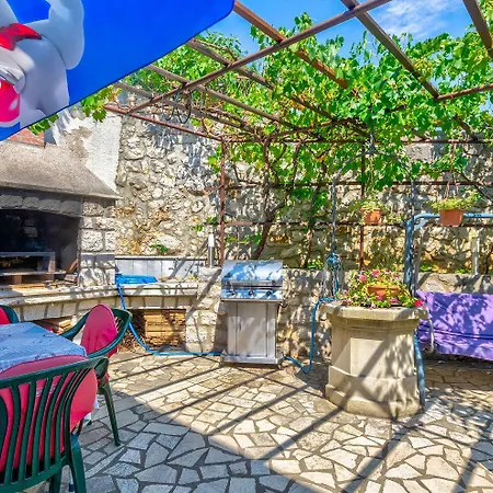 Charmantes Nur 250 Meter Zum Sandstrand Mit Privater Terrasse, Liegen, Grill Crikvenica