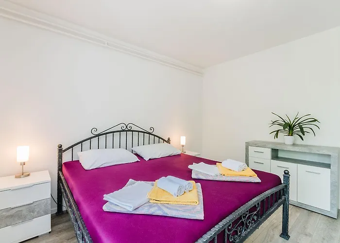 Charmantes Nur 250 Meter Zum Sandstrand Mit Privater Terrasse, Liegen, Grill *
