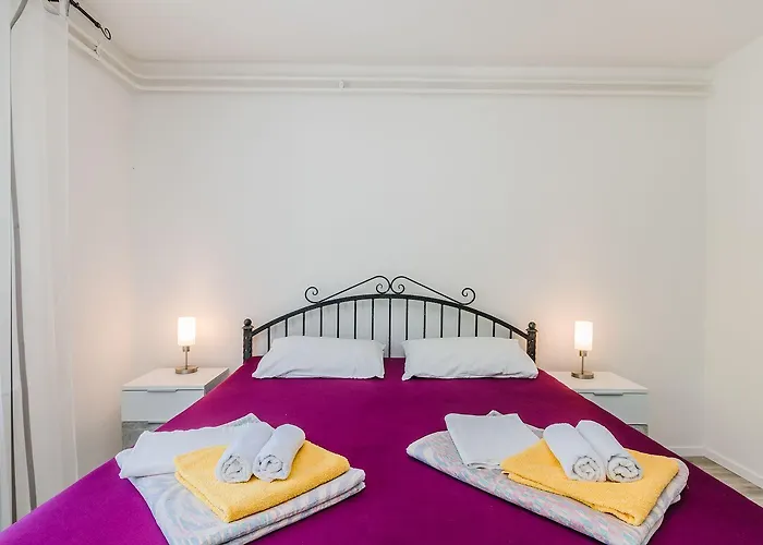 Charmantes Nur 250 Meter Zum Sandstrand Mit Privater Terrasse, Liegen, Grill Lejlighed