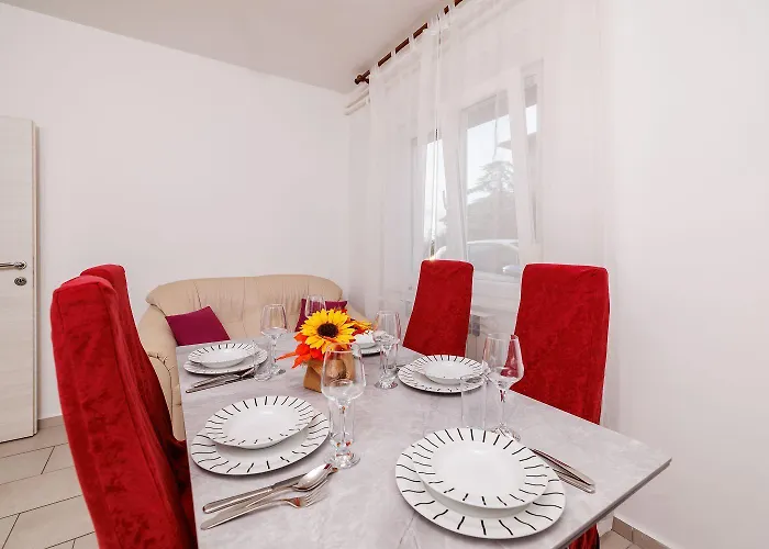 Charmantes Nur 250 Meter Zum Sandstrand Mit Privater Terrasse, Liegen, Grill Lejlighed