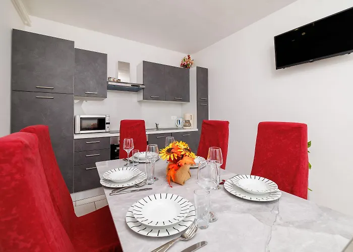 Lejlighed Charmantes Nur 250 Meter Zum Sandstrand Mit Privater Terrasse, Liegen, Grill Crikvenica
