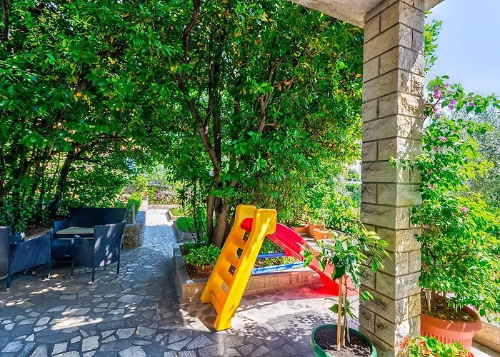 Charmantes Nur 250 Meter Zum Sandstrand Mit Privater Terrasse, Liegen, Grill Crikvenica