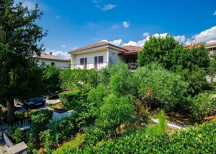 Charmantes Nur 250 Meter Zum Sandstrand Mit Privater Terrasse, Liegen, Grill
